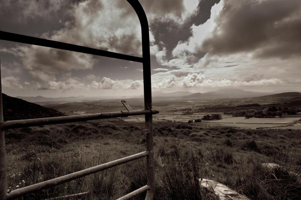 Strand'S End House Rooms Only, No Breakfast Served Cahersiveen Exterior photo