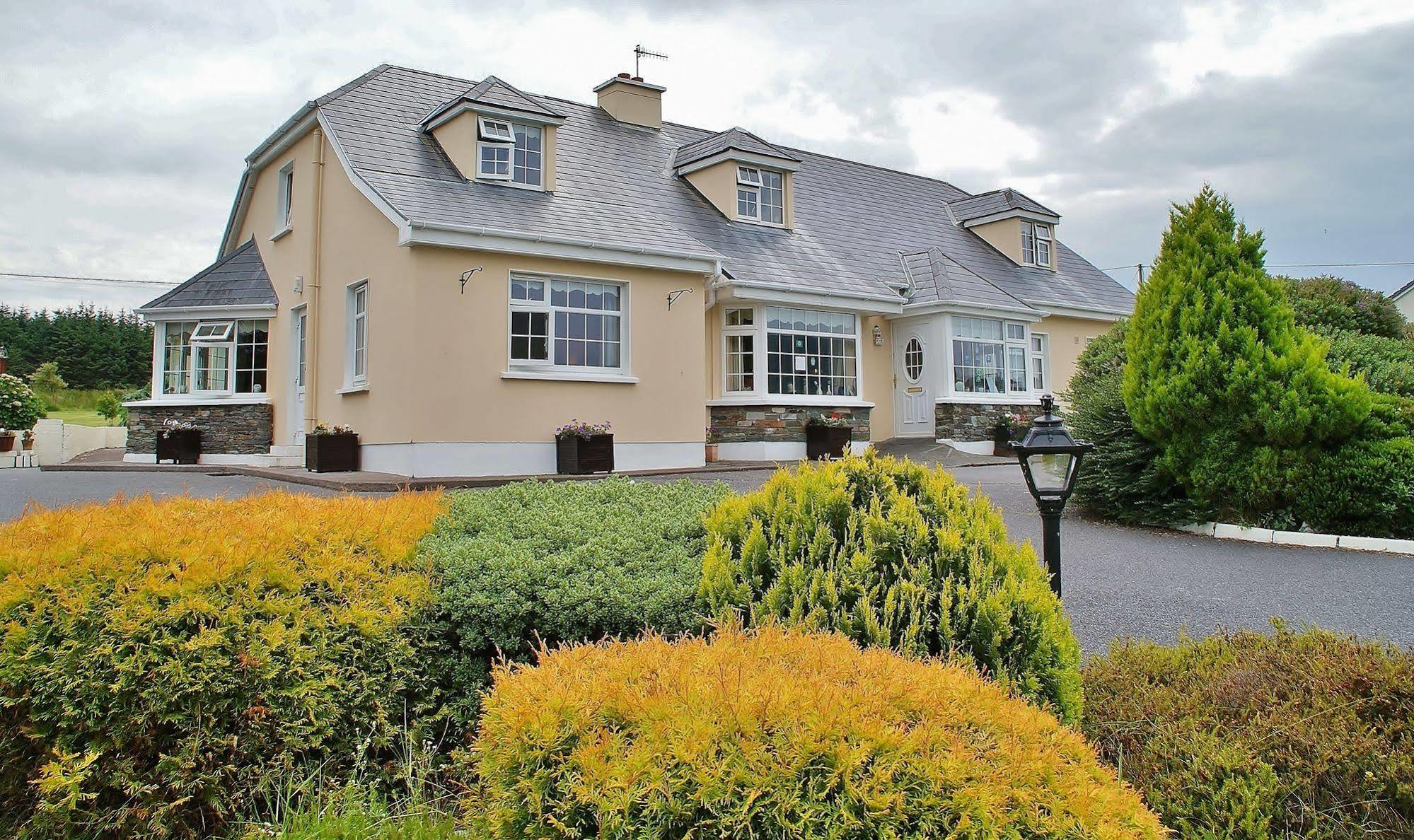 Strand'S End House Rooms Only, No Breakfast Served Cahersiveen Exterior photo