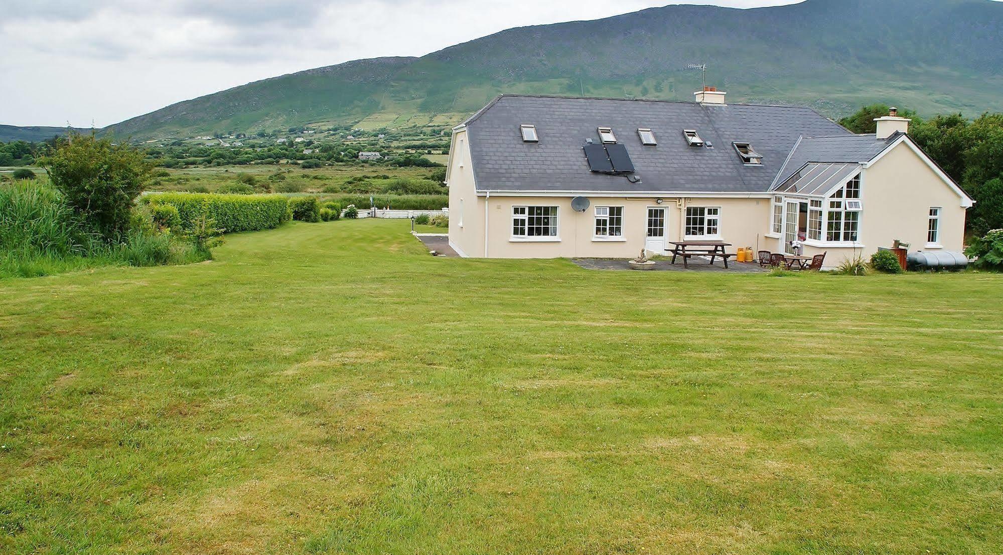 Strand'S End House Rooms Only, No Breakfast Served Cahersiveen Exterior photo